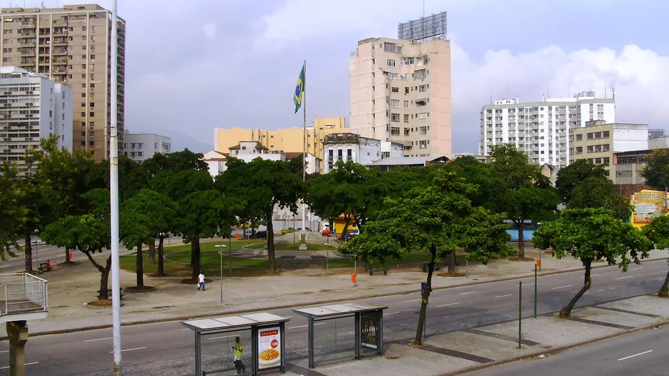 Praça da Bandeira com prédios ao fundo, Rio de Janeiro